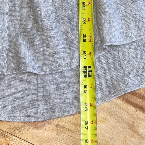 Neiman Marcus Cashmere Dolman Sleeve Poncho, Grey Sweater. M/L - Picture 8 of 9